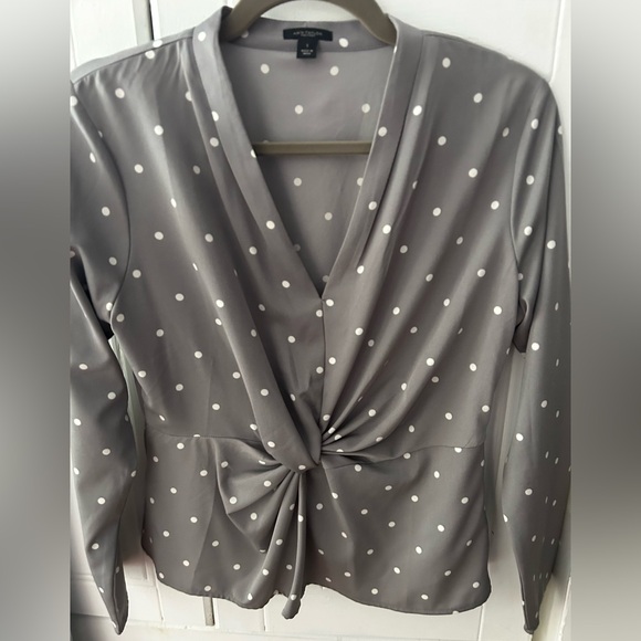 EUC Ann Taylor Charcoal Polka Dot Twist Blouse w/Long Sleeves V Neck LOVELY - Picture 4 of 14